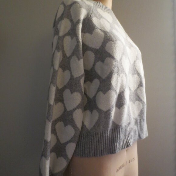 Old Navy Hearts Sweater - Picture 4 of 9